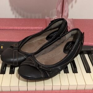 Black Women's Flats